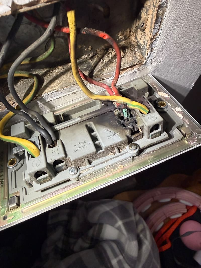 Scorched socket terminal